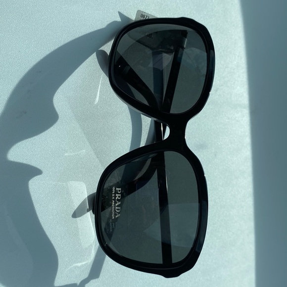 Prada sunglasses - Picture 1 of 6
